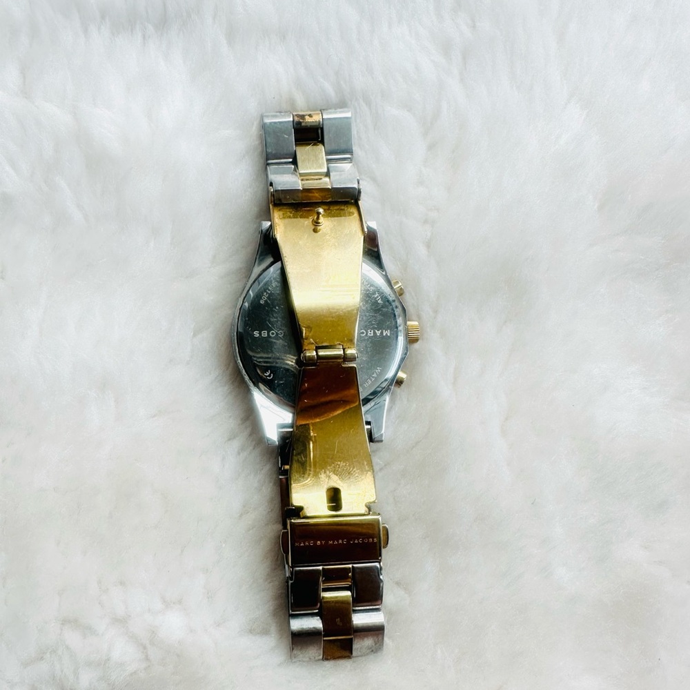 Marc by Marc Jacob’s Gold Sliver Watch - Picture 7 of 7